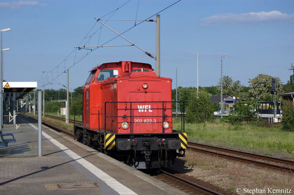 Lok 15 (202 822-3) WFL ex DR 110 822-4 als Lz in Rathenow in Richtung Stendal unterwegs. 23.05.2011