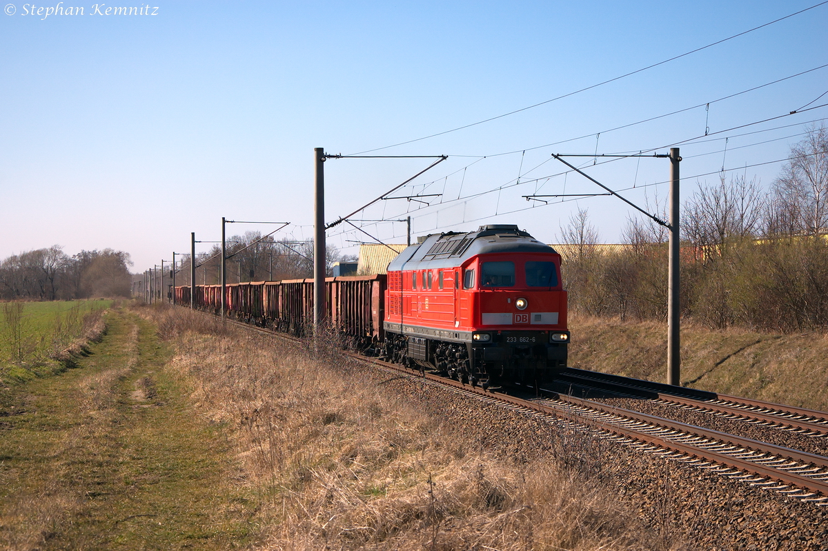 233 662-6 DB Schenker Rail Deutschland AG mit einem E-Wagen Ganzzug in Brandenburg(Havel) und fuhr in Richtung Werder(Havel) weiter. 08.03.2014