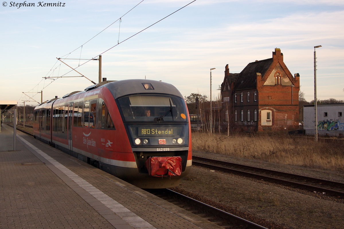 642 699-2 als RB13 (RB 17964) von Rathenow nach Stendal, bei Ausfahrt aus Rathenow. 07.01.2014