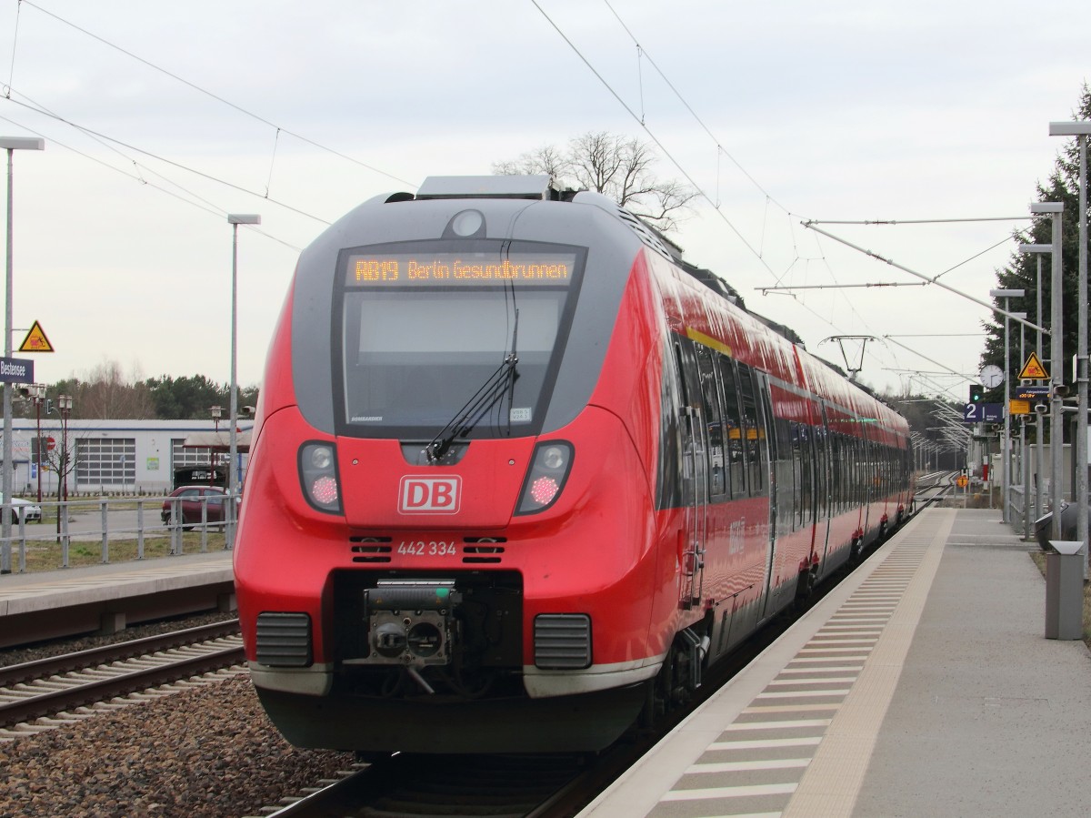 
Ausfahrt 442 834 und 442 334 als RB 19 (RB 18570) aus den Bahnhof Bestensee nach Berlin Gesundbrunnen über Flughafen Berlin Schönefeld am 08. Februar 2014.