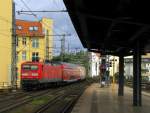 Das einzige Bild des Tages mit richtiger schner Sonneneinstrahlung gelang Hannes und mir im Bahnhof Friedrichstr., als 112 102-9 mit einem  falsch  gereihten RE 2 um 9:05 den Bahnhof erreichte. 12.06.2010
