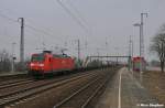 145 002-2 hatte einen Containerzug von Großbeeren geholt und rollt nun gen Westdeutschland,Saarmund (15.03.11)