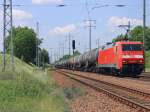 152 004-8 passiert mit einem Kesselzug am 23. Mai 2012 den Ort Diedersdorf in Brandenburg in Richtung Berlin