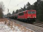 155 030-0 am 07. Februar 2012 mit einen Güterzug Kesselwagen mit entzündbaren flüssigen Stoffen (1202) kurz vor dem Bahnübergang in Klein Ziescht. 