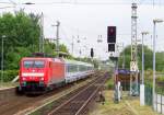 189 017-7 kommt hier mit dem EC341  Wawel  (Berlin Hbf -> Krakow Glowny) durch den Bahnhof von Knigs Wusterhausen geschossen. (+15) 22.05.2009
