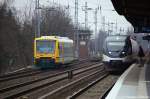 Links die VT 650.76 von der Ostdeutsche Eisenbahn GmbH als OE60 (OE 79309) nach Frankfurt Oder und rechts steht die VT 731 von der Niederbarnimer Eisenbahn als NE27 (NEB78954) nach Wensickendorf in