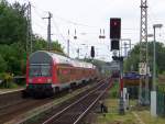 RB14 von Falkensee nach Senftenberg, ber Lbbenau/Spreewald und Calau, hier gerade bei der Einfahrt in den Bahnhof von Knigs Wusterhausen. 22.05.2009
